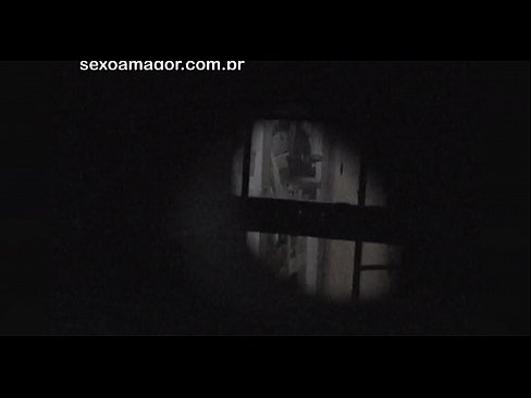 ❤️ Blondie blir i hemmelighet filmet av en nabolagsvoyeur gjemt bak hule murstein Kvalitetsporno ved no.eviewporn-com.ru